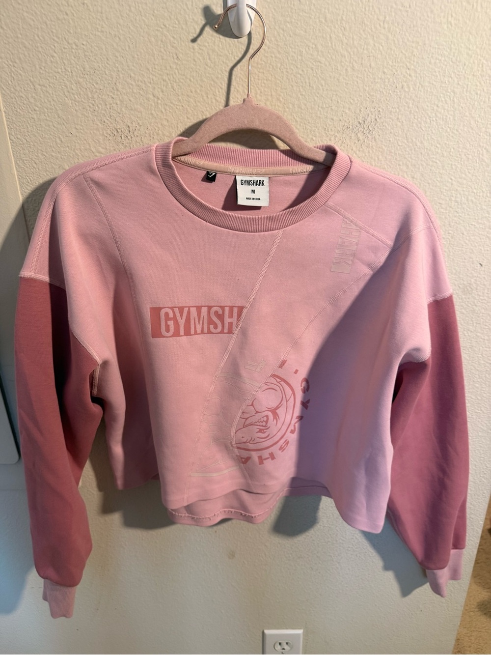 Gymshark Pink Graphic Cropped Crewneck Sweatshirt Women’s Medium Boxy